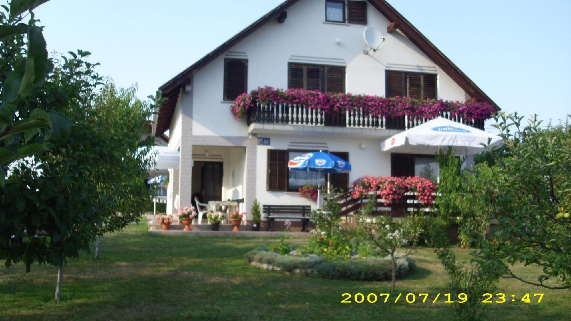 Guest House Adrijana Seliste Dreznicko Exterior photo
